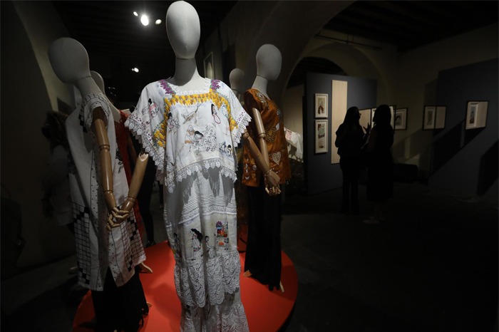 'Una larga hebra', exposición que recoge vida y obra de una bordadora del textil yucateco